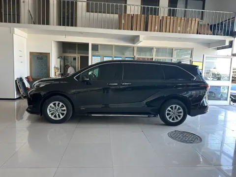 2024 Toyota Granvia 2.5L 189HP L4 E-CVT Hybrid