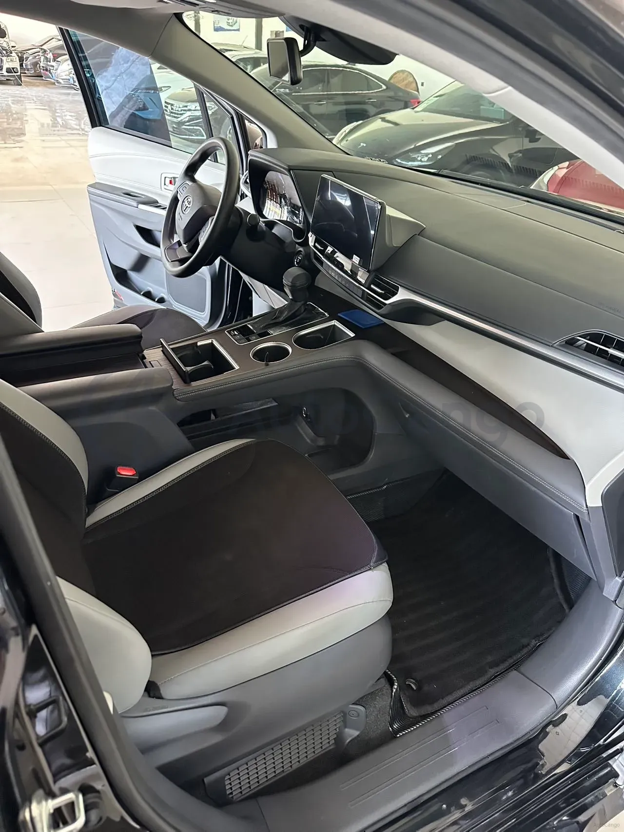 2024 Toyota Granvia 2.5L 189HP L4 E-CVT Hybrid,autocango,china used car exporter,china ev exporter,chinese used car exporter,chinese used ev exporter