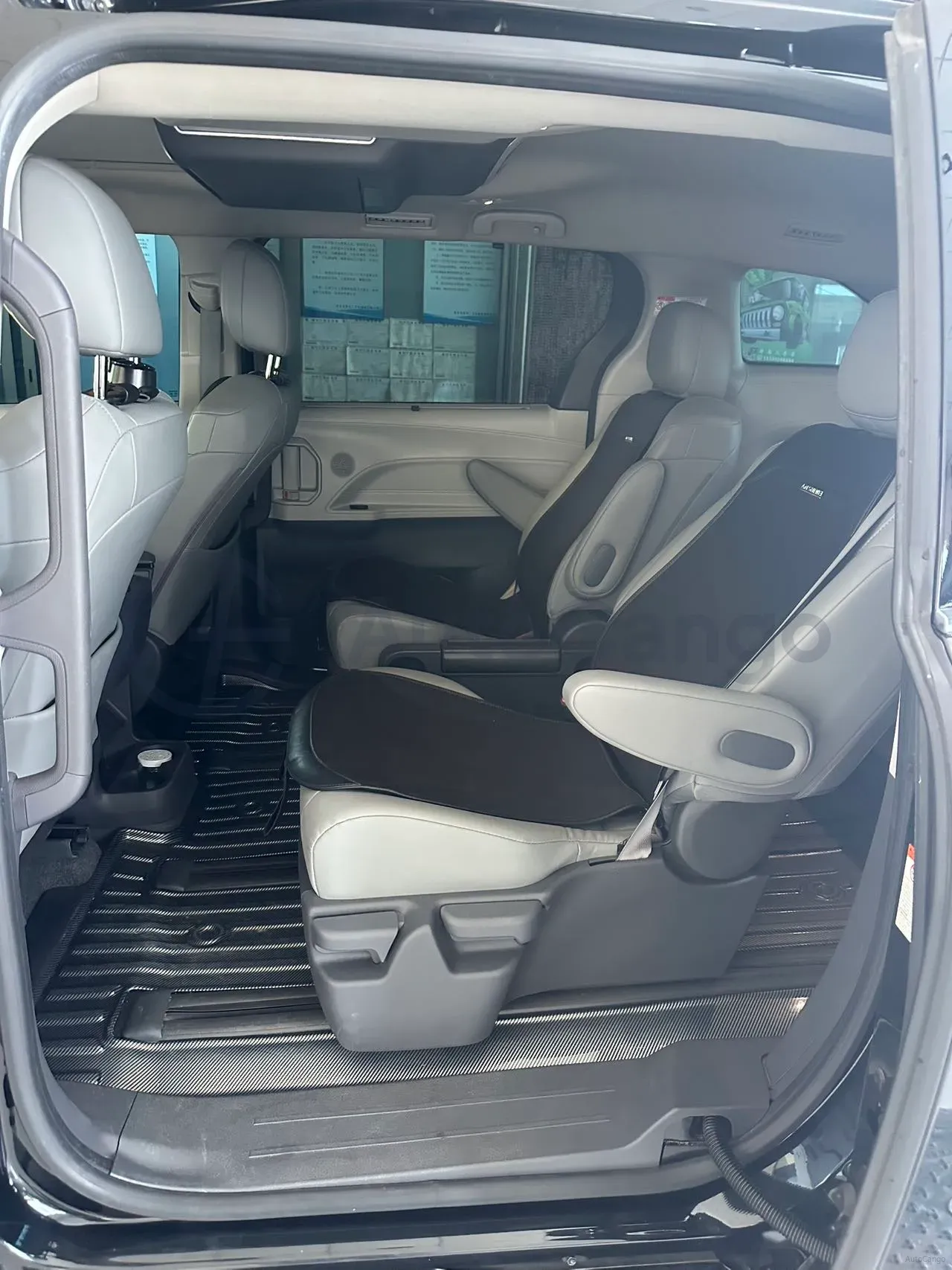 2024 Toyota Granvia 2.5L 189HP L4 E-CVT Hybrid,autocango,china used car exporter,china ev exporter,chinese used car exporter,chinese used ev exporter