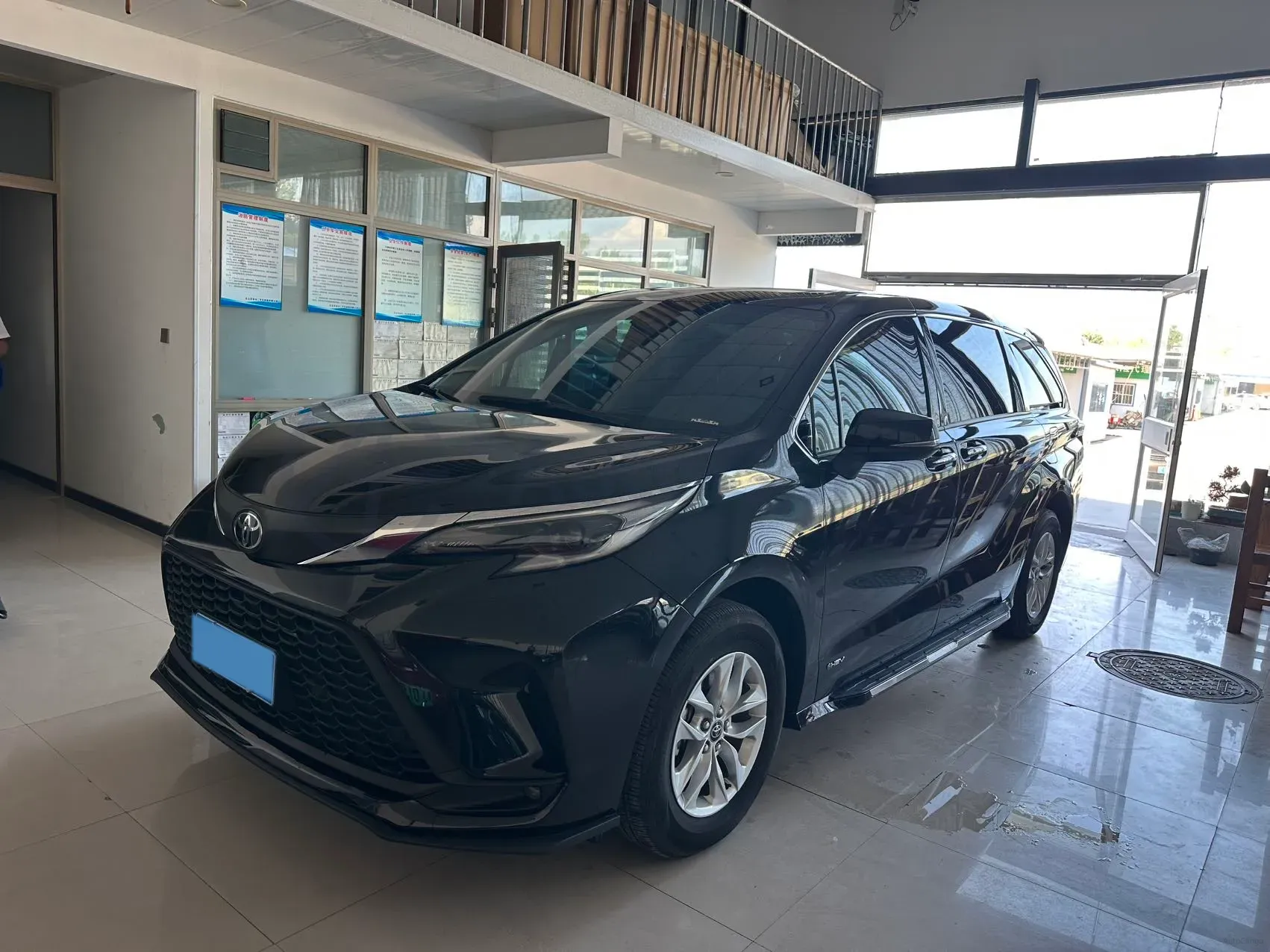 2024 Toyota Granvia 2.5L 189HP L4 E-CVT Hybrid,autocango,china used car exporter,china ev exporter,chinese used car exporter,chinese used ev exporter
