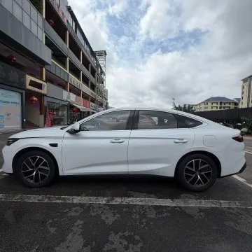2025 BYD QinL 1.5L 101HP L4 E-CVT PHEV 15.87KWH