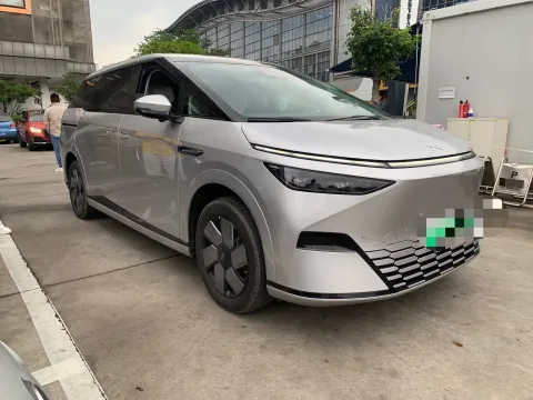 2024 Xpeng X9 BEV 101.5KWH,autocango,china used car exporter,china ev exporter,chinese used car exporter,chinese used ev exporter