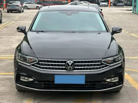 2025 Volkswagen Magotan 2.0T 186HP L4 7DCT,autocango,china used car exporter,china ev exporter,chinese used car exporter,chinese used ev exporter