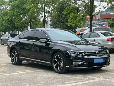 2025 Volkswagen Magotan 2.0T 186HP L4 7DCT,autocango,china used car exporter,china ev exporter,chinese used car exporter,chinese used ev exporter