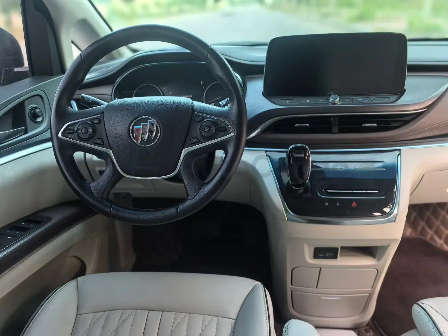 2022 Buick GL8 2.0T 237HP L4 9AT,autocango,china used car exporter,china ev exporter,chinese used car exporter,chinese used ev exporter