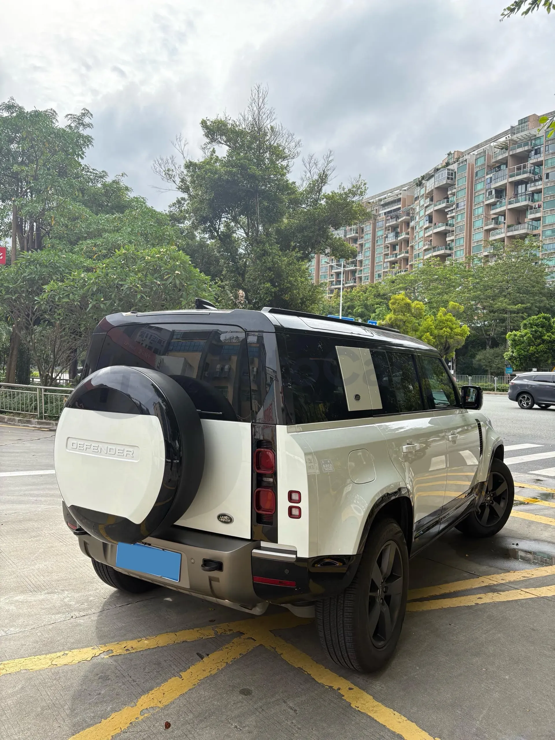 2024 Land Rover Defender 3.0T 400HP L6 8AT,autocango,china used car exporter,china ev exporter,chinese used car exporter,chinese used ev exporter