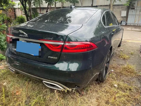 2023 Jaguar XFL 2.0T 300HP L4 8AT