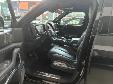 2025 FangChengBao Bao 8 2.0T 245HP L4 E-CVT PHEV 36.8KWH,autocango,china used car exporter,china ev exporter,chinese used car exporter,chinese used ev exporter