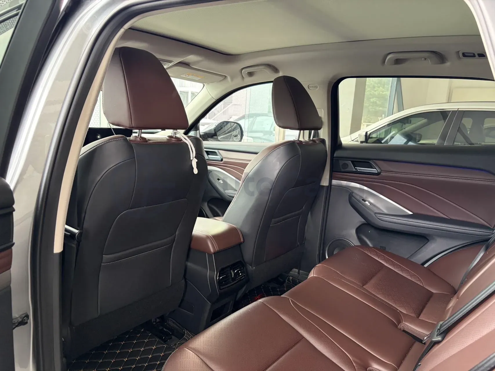 2021 WEY VV6 2.0T 227HP L4 7DCT,autocango,china used car exporter,china ev exporter,chinese used car exporter,chinese used ev exporter