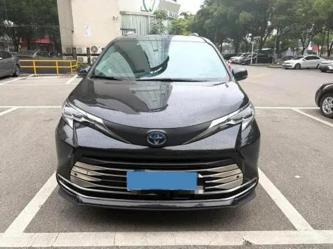 2024 Toyota Sienna 2.5L 189HP L4 E-CVT Hybrid