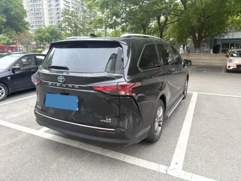 2024 Toyota Sienna 2.5L 189HP L4 E-CVT Hybrid