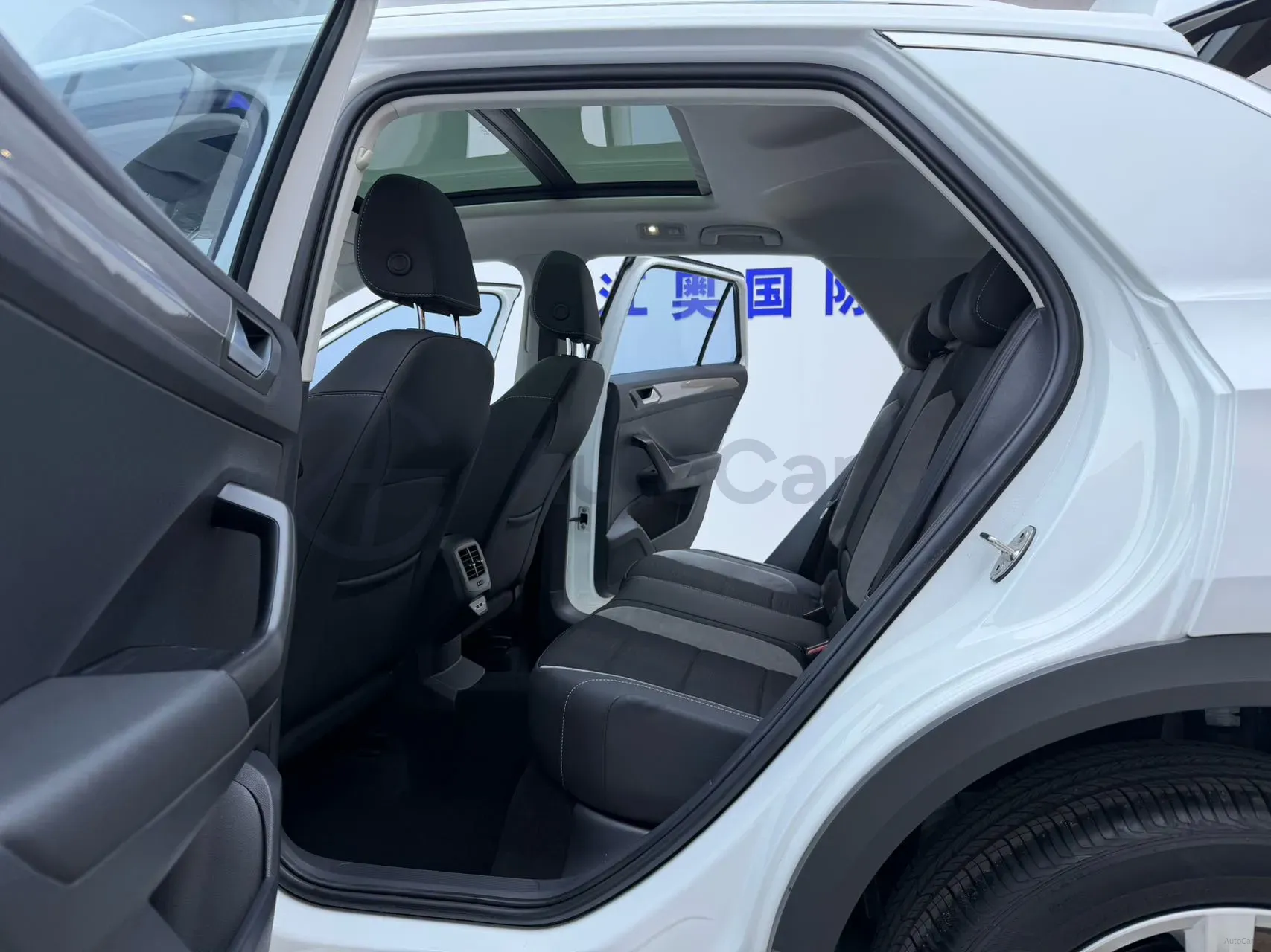 2022 Volkswagen T-Roc 1.4T 150HP L4 7DCT,autocango,china used car exporter,china ev exporter,chinese used car exporter,chinese used ev exporter