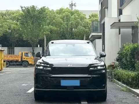 2025 ONVO L90 BEV