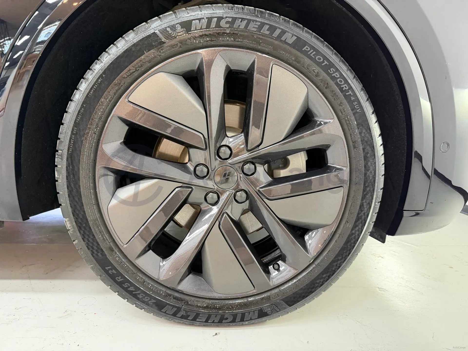 2024 Li L9 Range Extended 154HP REEV 52.3KWH,autocango,china used car exporter,china ev exporter,chinese used car exporter,chinese used ev exporter