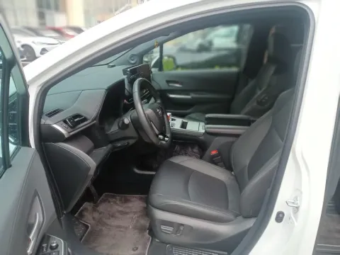 2024 Toyota Sienna 2.5L 189HP L4 E-CVT Hybrid,autocango,china used car exporter,china ev exporter,chinese used car exporter,chinese used ev exporter