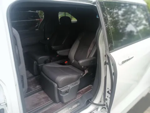 2024 Toyota Sienna 2.5L 189HP L4 E-CVT Hybrid,autocango,china used car exporter,china ev exporter,chinese used car exporter,chinese used ev exporter
