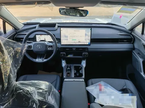 2026 Toyota RAV4 2.5L 185HP L4 E-CVT Hybrid