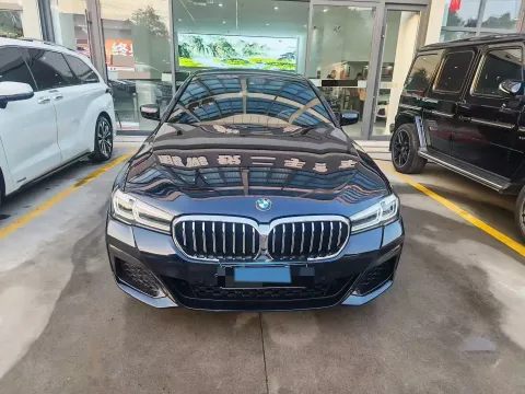 2022 BMW 5 Series 2.0T 252HP L4 8AT,autocango,china used car exporter,china ev exporter,chinese used car exporter,chinese used ev exporter
