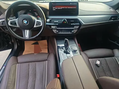 2022 BMW 5 Series 2.0T 252HP L4 8AT,autocango,china used car exporter,china ev exporter,chinese used car exporter,chinese used ev exporter