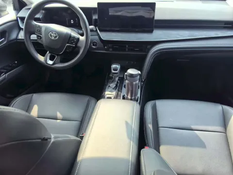 2024 Toyota Camry 2.0L 152HP L4 E-CVT Hybrid,autocango,china used car exporter,china ev exporter,chinese used car exporter,chinese used ev exporter