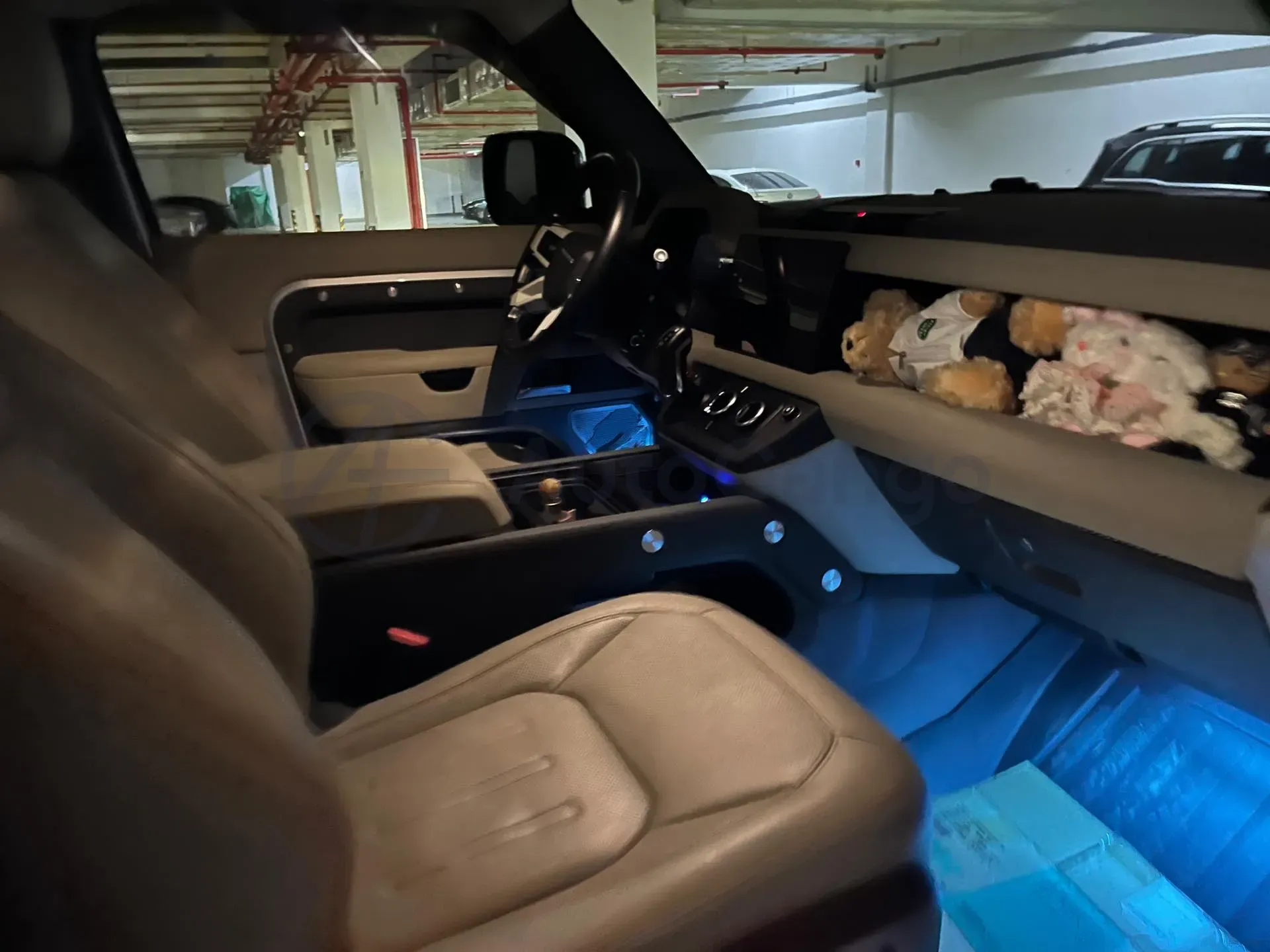 2022 Land Rover Defender 3.0T 400HP L6 8AT,autocango,china used car exporter,china ev exporter,chinese used car exporter,chinese used ev exporter