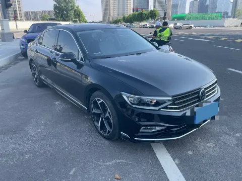 2023 Volkswagen Magotan 2.0T 186HP L4 7DCT,autocango,china used car exporter,china ev exporter,chinese used car exporter,chinese used ev exporter