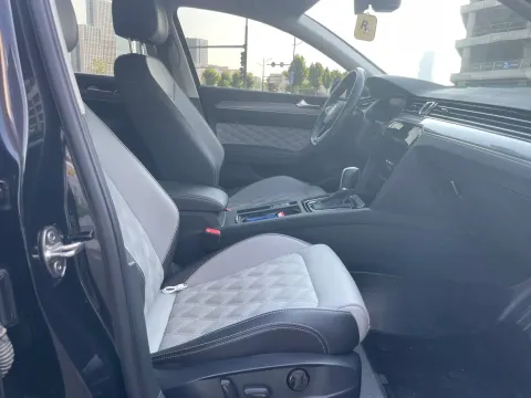 2023 Volkswagen Magotan 2.0T 186HP L4 7DCT,autocango,china used car exporter,china ev exporter,chinese used car exporter,chinese used ev exporter