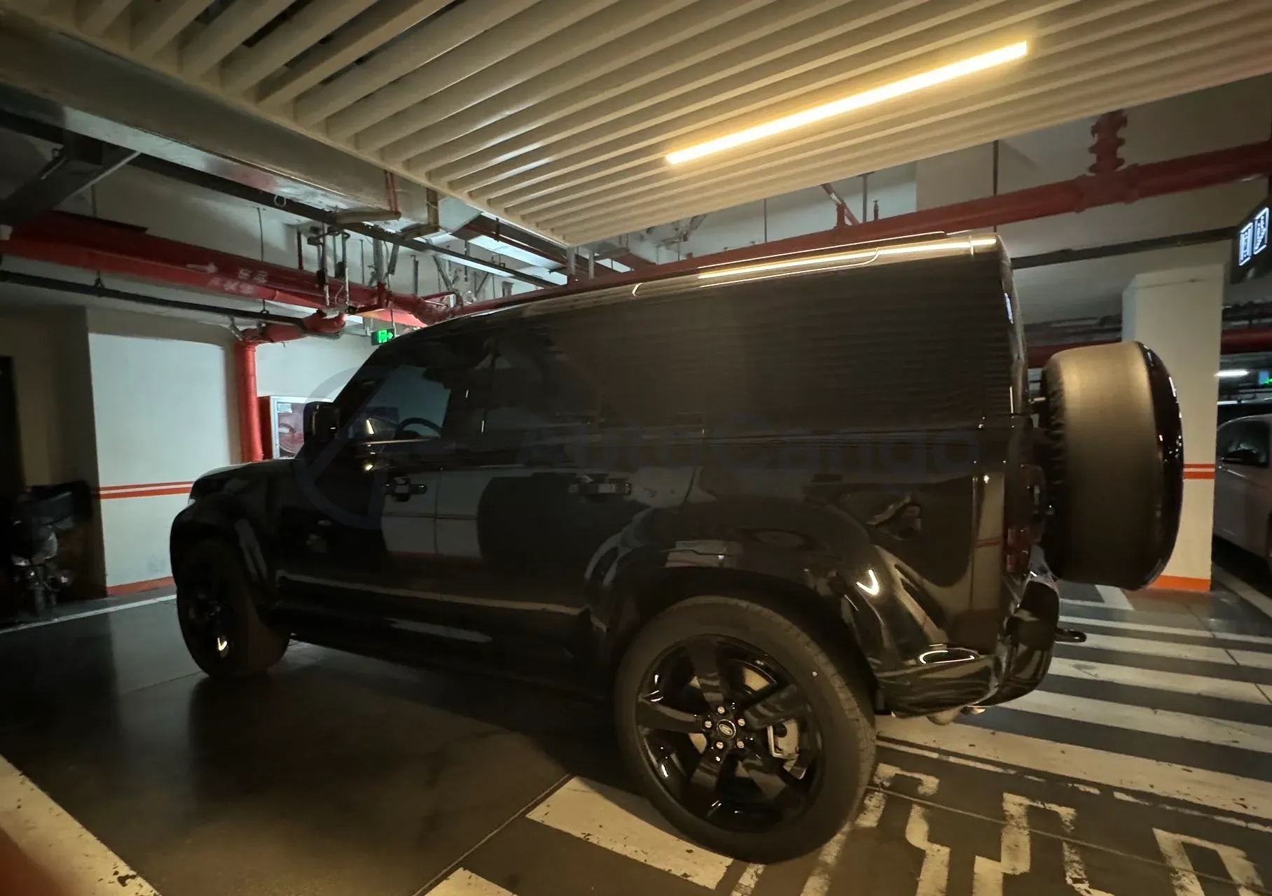 2025 Land Rover Defender 3.0T 400HP L6 8AT,autocango,china used car exporter,china ev exporter,chinese used car exporter,chinese used ev exporter