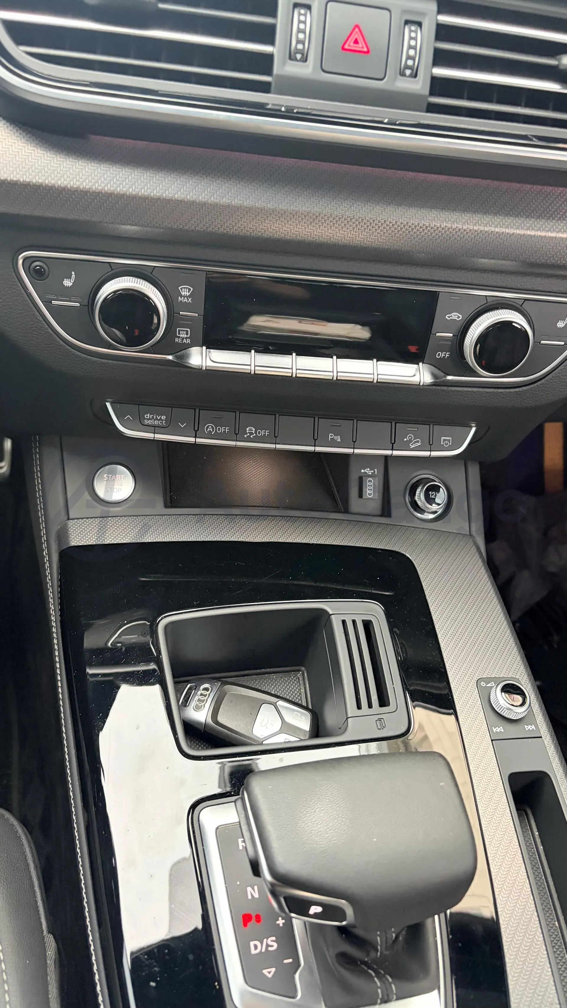 2023 Audi Q5L 2.0T 190HP L4 7DCT,autocango,china used car exporter,china ev exporter,chinese used car exporter,chinese used ev exporter