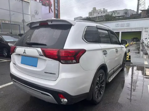 2019 Mitsubishi Outlander 2.0L 166HP L4 CVT
