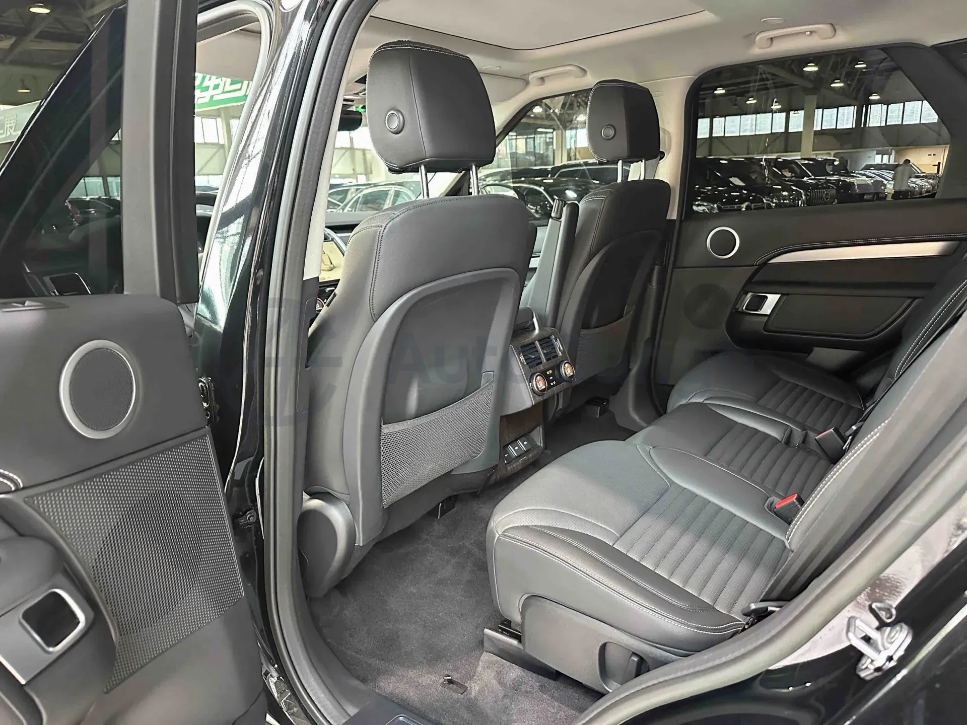 2023 Land Rover Discovery 3.0T 360HP L6 8AT,autocango,china used car exporter,china ev exporter,chinese used car exporter,chinese used ev exporter
