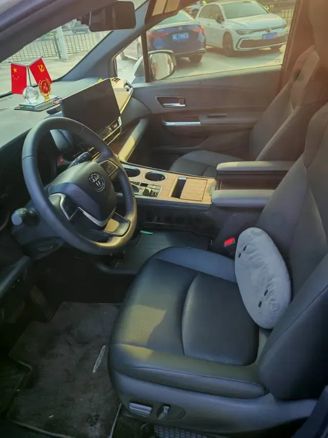 2026 Toyota Sienna 2.5L 189HP L4 E-CVT Hybrid,autocango,china used car exporter,china ev exporter,chinese used car exporter,chinese used ev exporter