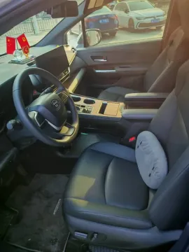 2026 Toyota Sienna 2.5L 189HP L4 E-CVT Hybrid