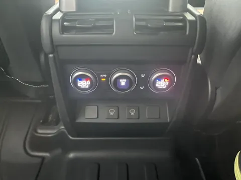 2024 Land Rover Defender 3.0T 400HP L6 8AT