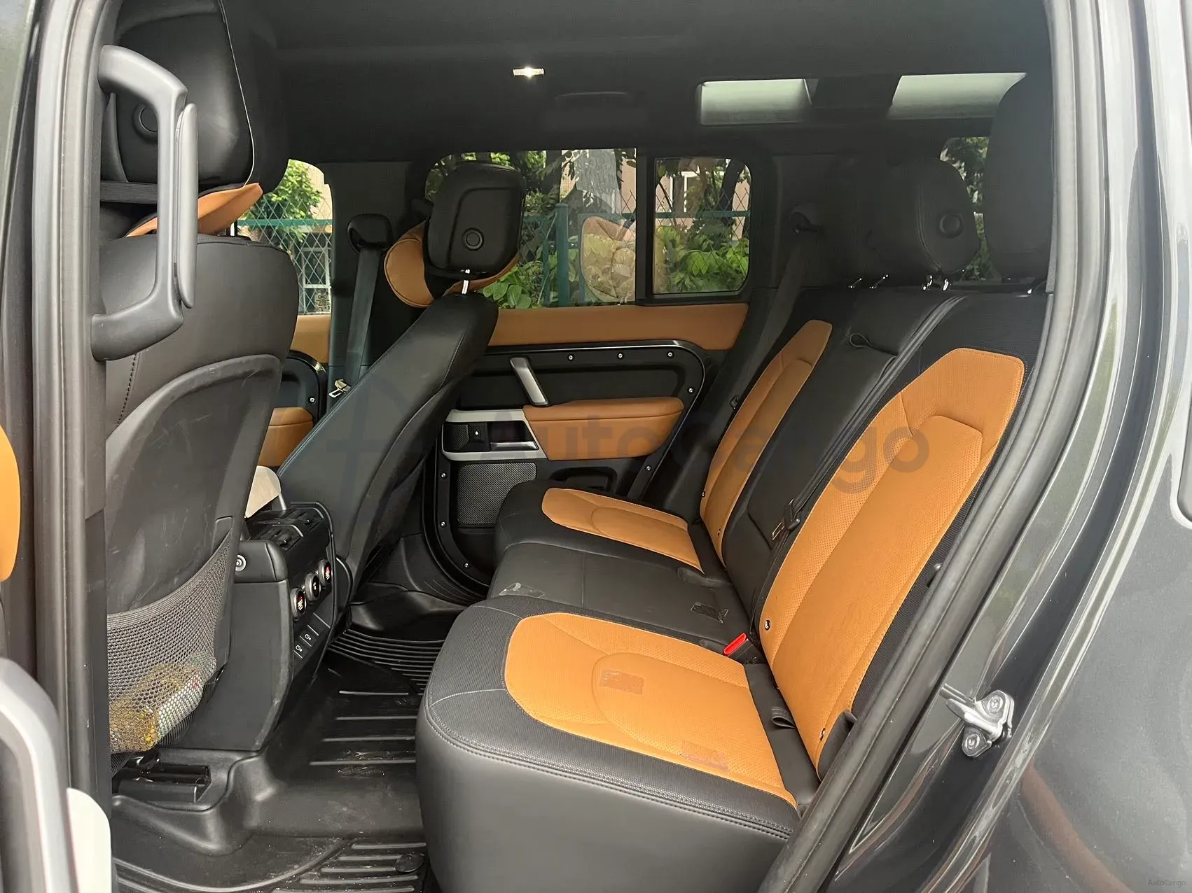 2024 Land Rover Defender 3.0T 400HP L6 8AT,autocango,china used car exporter,china ev exporter,chinese used car exporter,chinese used ev exporter