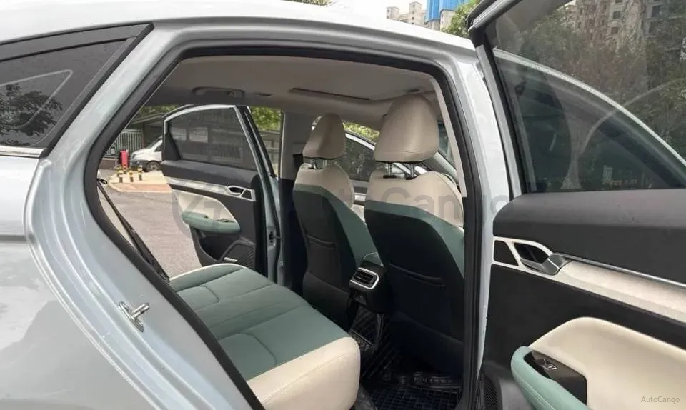 2022 Geely Emgrand L HiP 1.5T 181HP L4 3DHT PHEV 15.5KWH,autocango,china used car exporter,china ev exporter,chinese used car exporter,chinese used ev exporter
