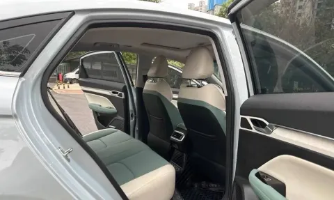2022 Geely Emgrand L HiP 1.5T 181HP L4 3DHT PHEV 15.5KWH