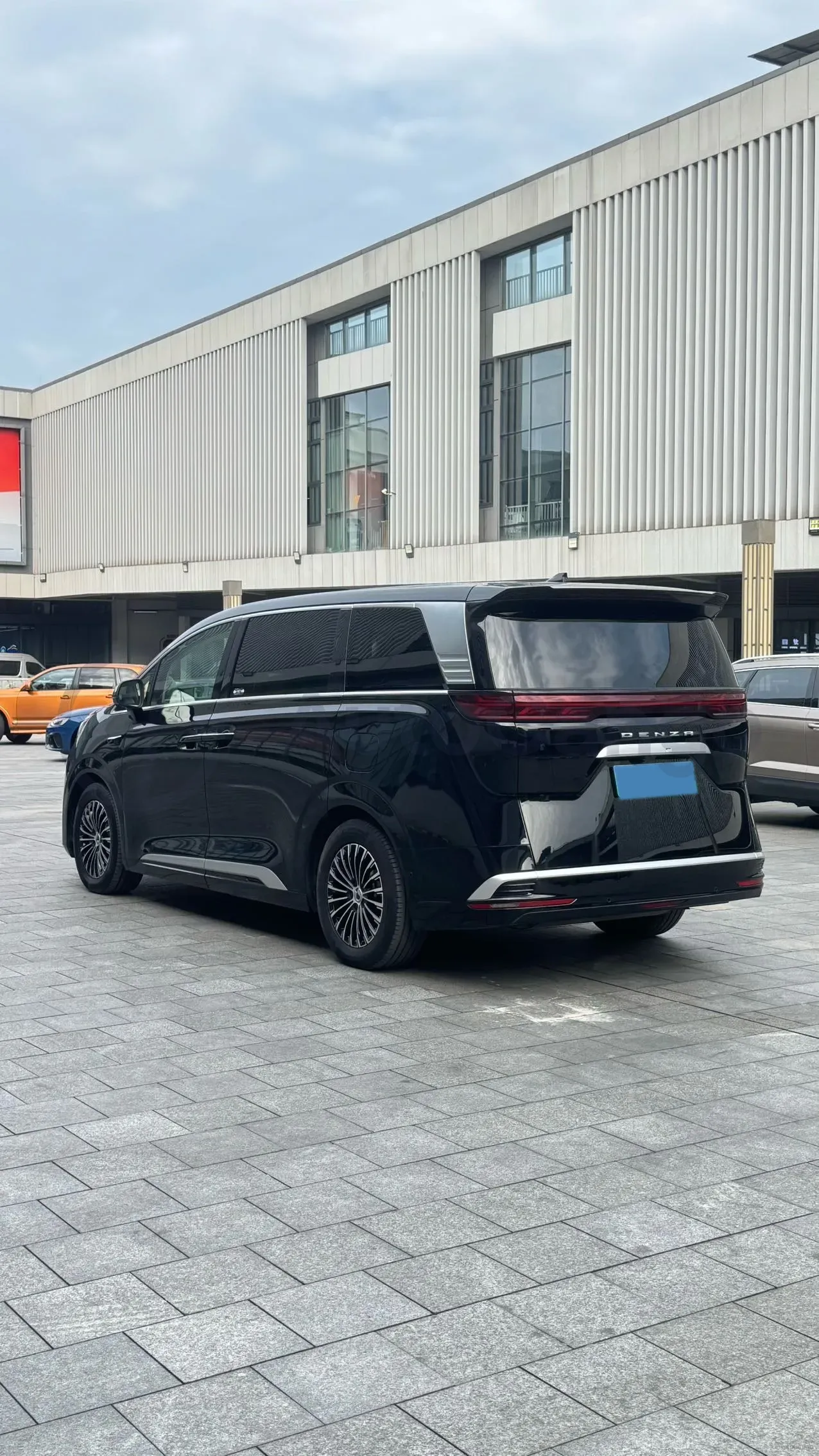 2025 Denza D9 1.5T 156HP L4 E-CVT PHEV 40KWH,autocango,china used car exporter,china ev exporter,chinese used car exporter,chinese used ev exporter
