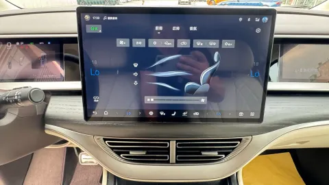 2025 Denza D9 1.5T 156HP L4 E-CVT PHEV 40KWH