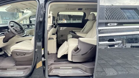 2025 Denza D9 1.5T 156HP L4 E-CVT PHEV 40KWH