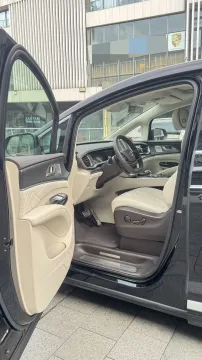 2025 Denza D9 1.5T 156HP L4 E-CVT PHEV 40KWH