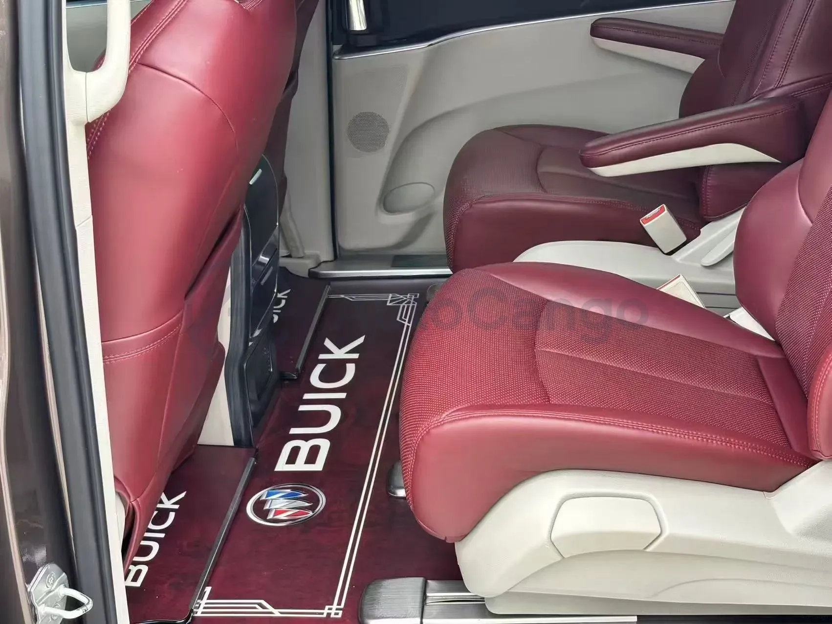 2023 Buick GL8 2.0T 237HP L4 9AT,autocango,china used car exporter,china ev exporter,chinese used car exporter,chinese used ev exporter