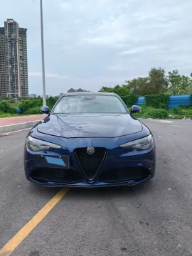 2020 Alfa Romeo Giulia 2.0T 280HP L4 8AT,autocango,china used car exporter,china ev exporter,chinese used car exporter,chinese used ev exporter