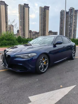 2020 Alfa Romeo Giulia 2.0T 280HP L4 8AT,autocango,china used car exporter,china ev exporter,chinese used car exporter,chinese used ev exporter