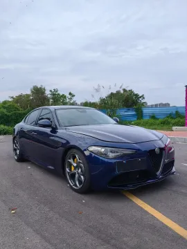 2020 Alfa Romeo Giulia 2.0T 280HP L4 8AT,autocango,china used car exporter,china ev exporter,chinese used car exporter,chinese used ev exporter