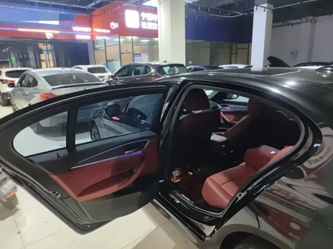 2022 BMW 5 Series 2.0T 252HP L4 8AT