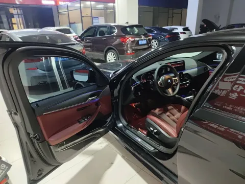 2022 BMW 5 Series 2.0T 252HP L4 8AT