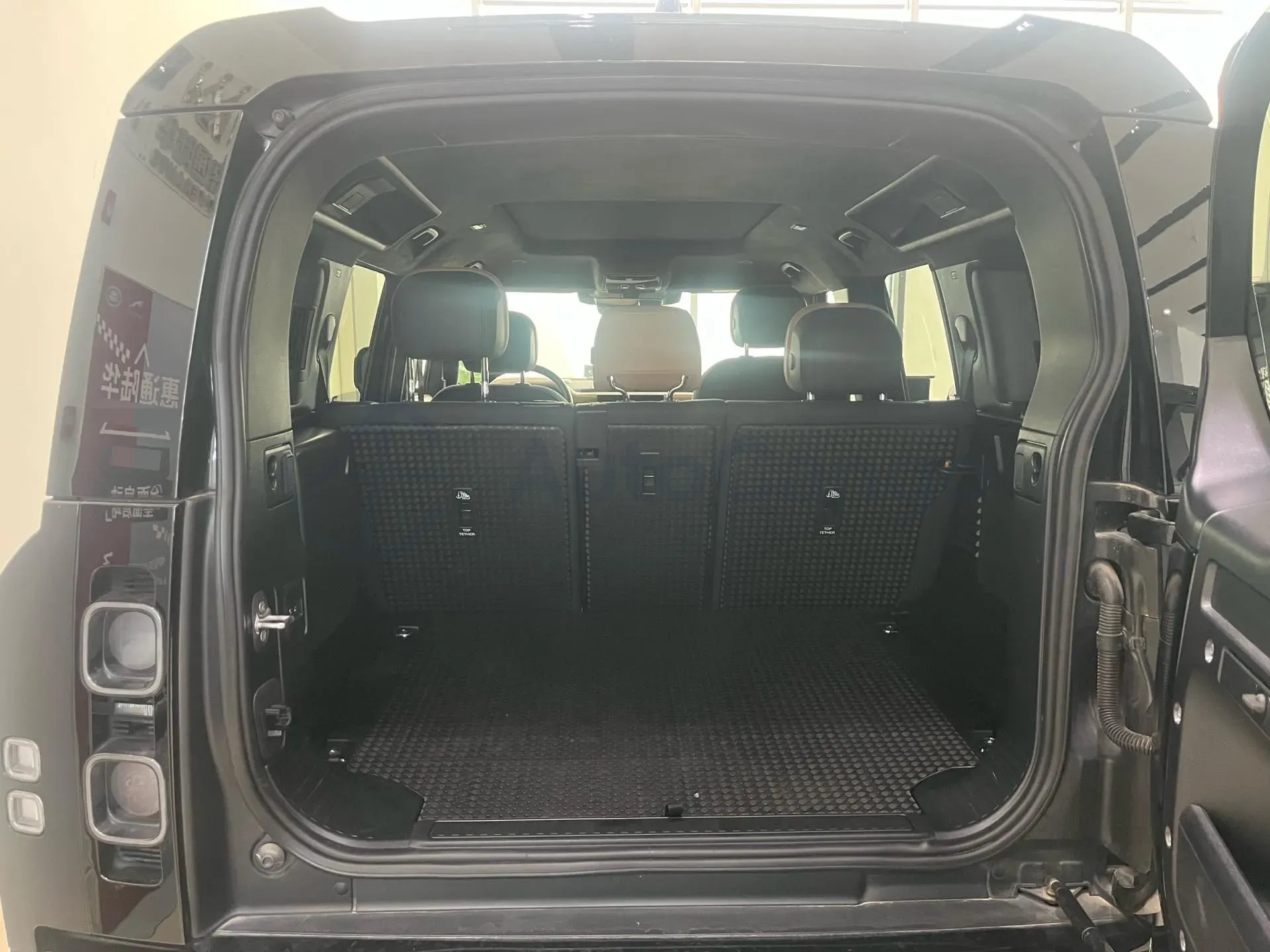 2025 Land Rover Defender 3.0T 400HP L6 8AT,autocango,china used car exporter,china ev exporter,chinese used car exporter,chinese used ev exporter