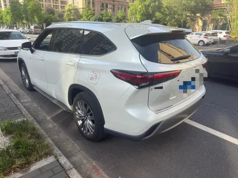 2024 Toyota Highlander 2.5L 189HP L4 E-CVT Hybrid