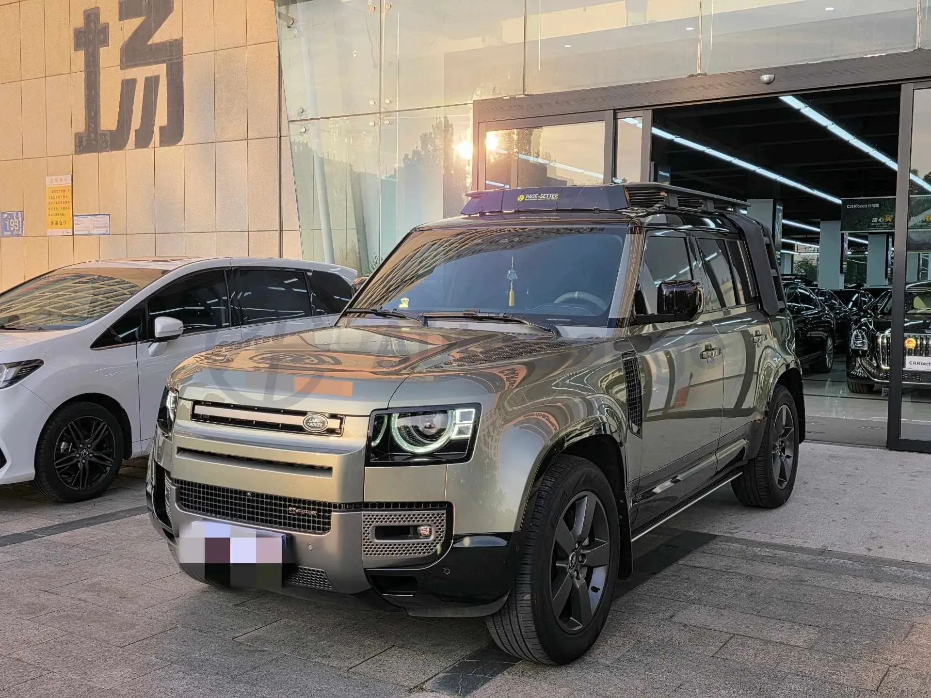 2022 Land Rover Defender 3.0T 400HP L6 8AT,autocango,china used car exporter,china ev exporter,chinese used car exporter,chinese used ev exporter